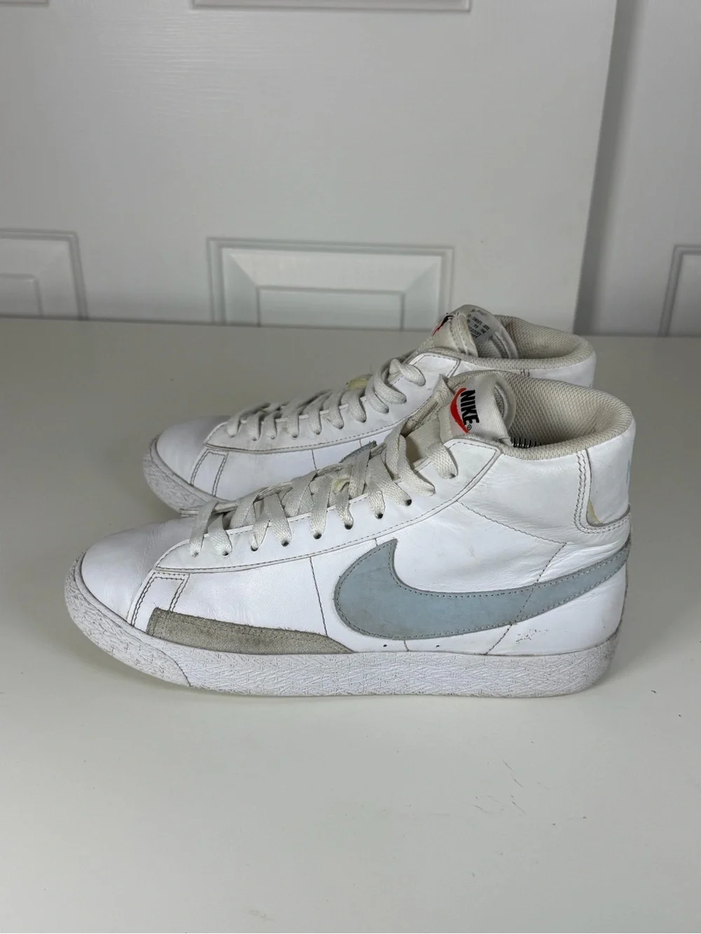 Nike Blazer Mid 77 White With Light Blue Swoosh Youth Size 7 EU 40